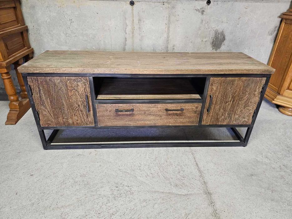 Шкаф от метал и дърво