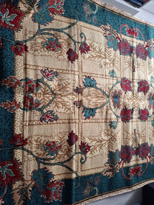 Covor persan nou de vânzare, are dimensiunea 200x300 cm.