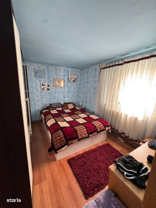 Vand casa complet utilata ,zona Damila