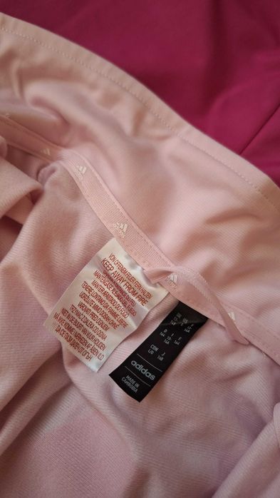 Нов екип Adidas.Без етикет.Размер 164. Става и за xs/s. Розово/циклама