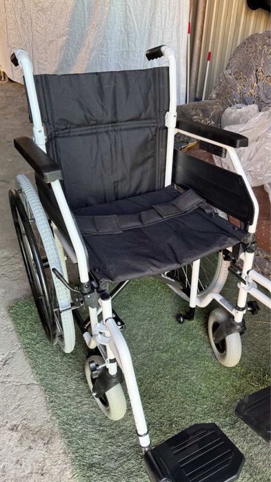 Продаю инвалидную коляску новая !
