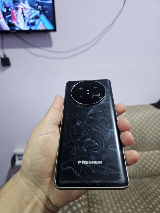 Premier telefon ekranda yorilgan joyi bor ekranga oʻtmagan