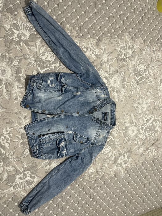 Джинсовая куртка одевала пару раз Торг