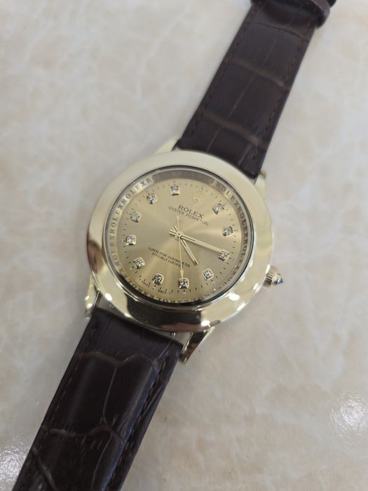 Продам золотые Ролексы новой модели с тремя видами циферблата.