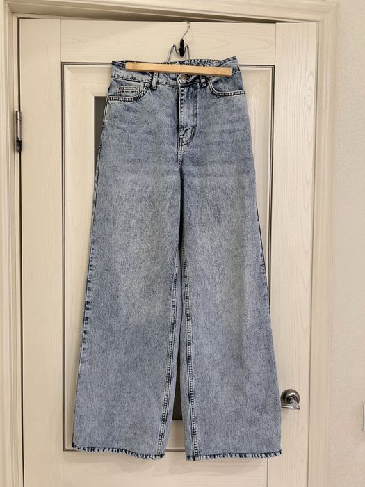 Джинсы wide-leg …..