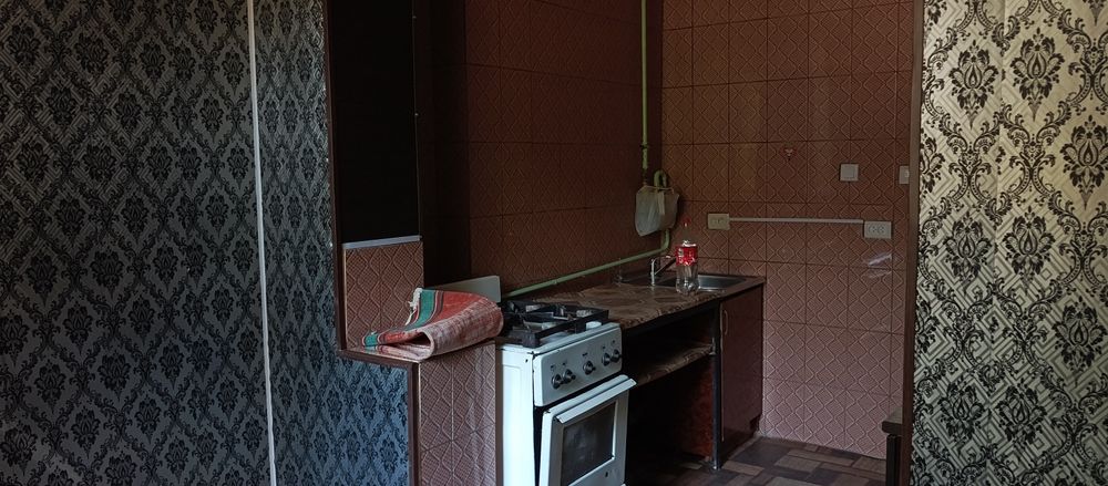 Продается своя квартира 3 комнатная на первом этаже