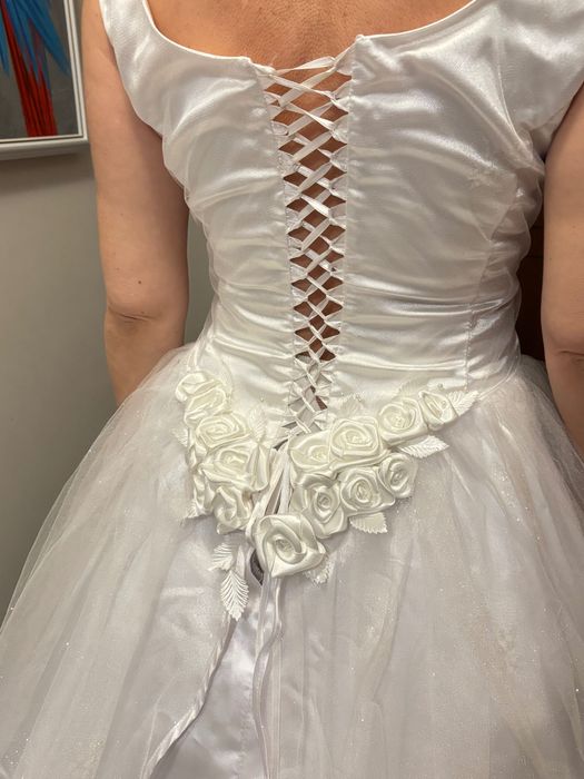 Продавам булчинска рокля.