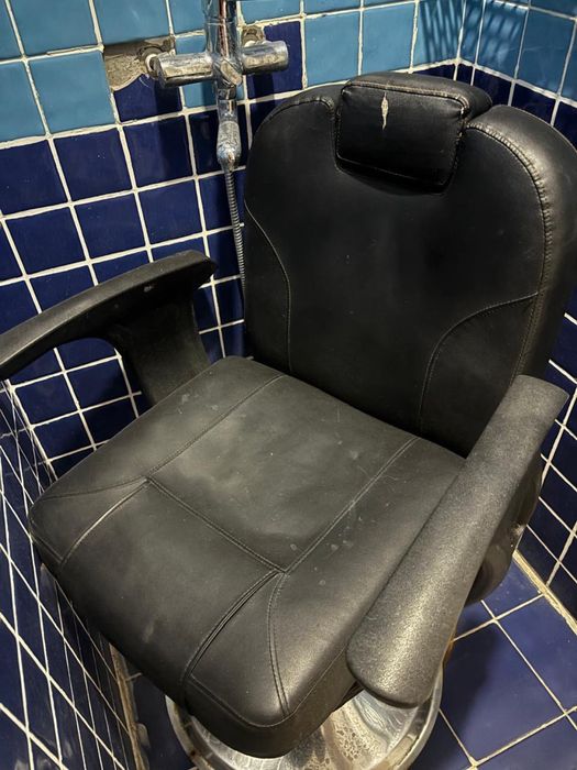 Продам парикмахерское кресло