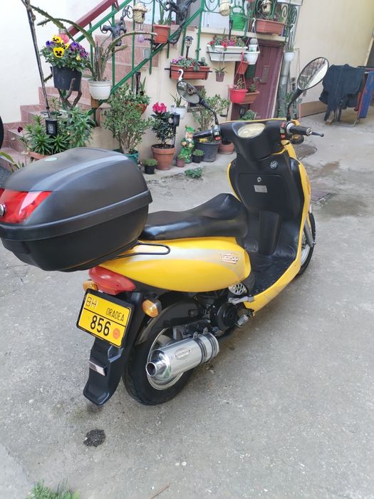 De vânzare motoscuter 49 CC în stare bună de funcționare toate actele valabile gata de drum!