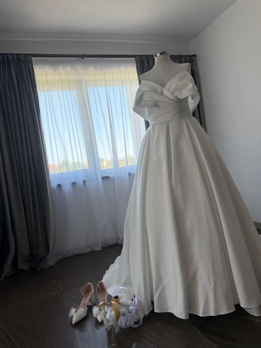 Rochie mireasă , deosebita , eleganta , feminina , mărimea 52