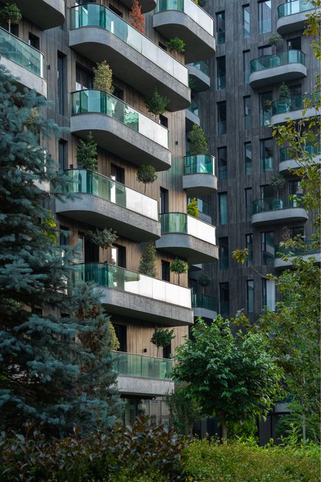 Срочно продаётся просторная 8-комнатная квартира с 2 машино-местами!