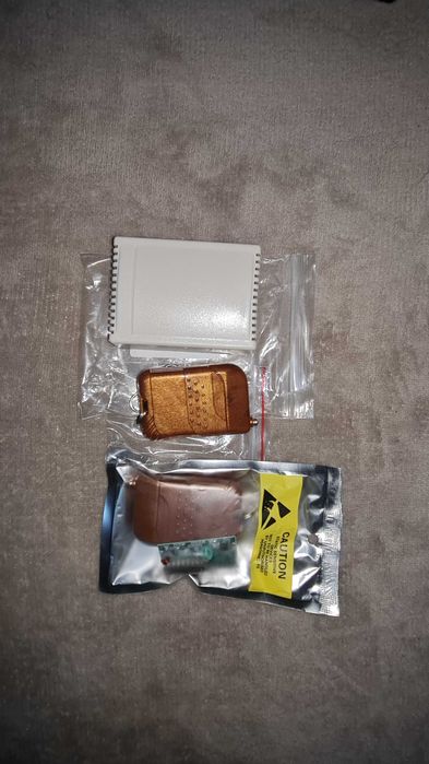 Hobby: modul cu 4 relee si kit DIY, wireless (RF 315MHz)