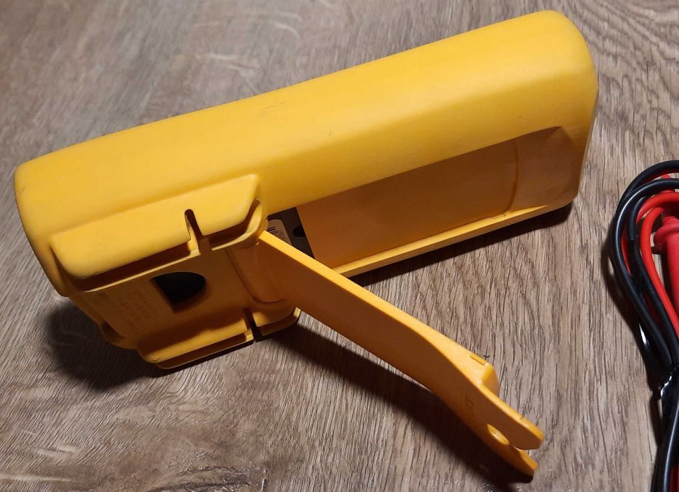 WELLER SP 25L паяльник, мультиметр Fluke 83V