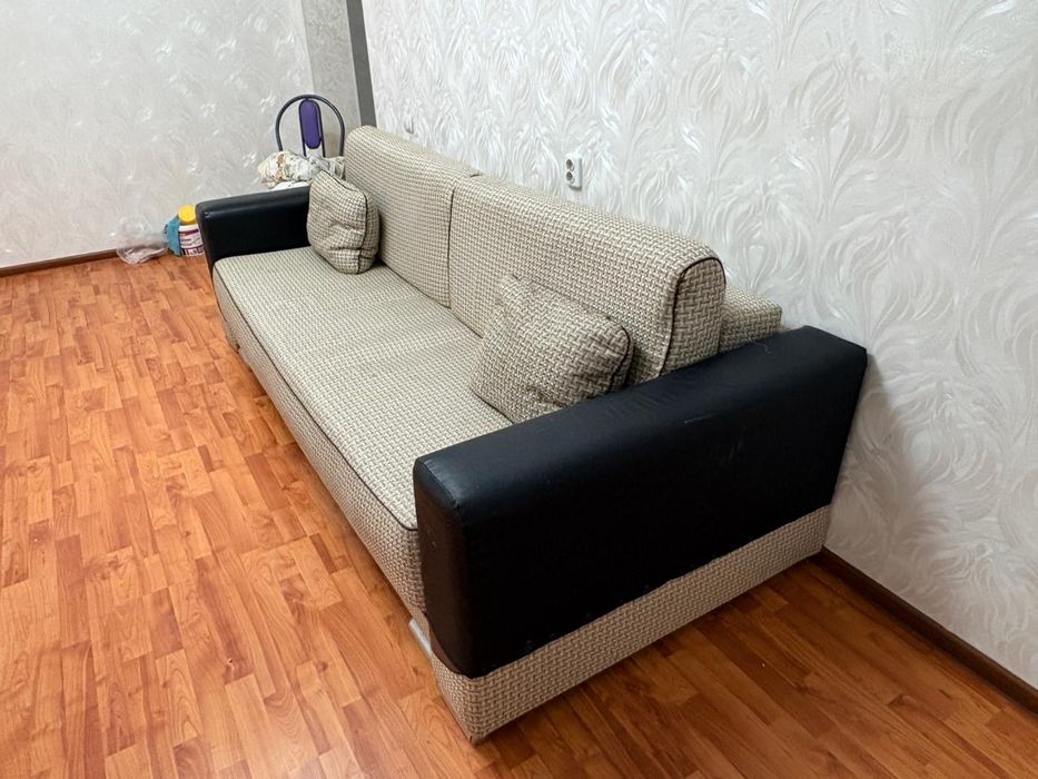 Раскладывающийся диван, б/у, всё работает