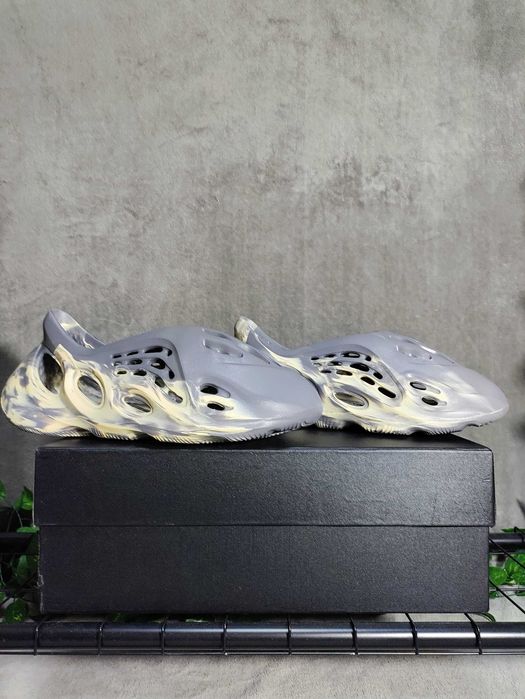 Yeezy Foam Runner marimea 44