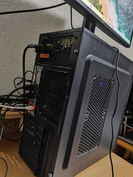 unitate centrala si monitor calculator pc