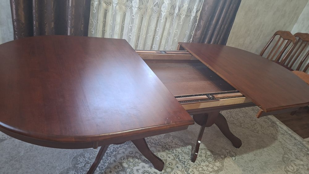 Стол для гостиной