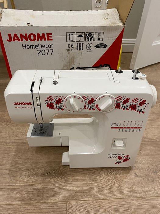 Продам швейную машинку Janome