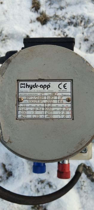 Vând doua pompe hidraulice  perfect functionale.