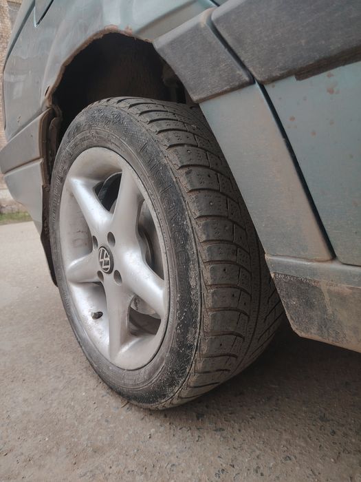 Продам два диска на 15 титанки с резиной вместе