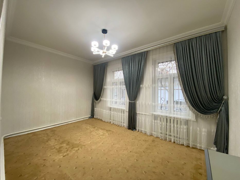 Shaharning markazida ajoyib ixcham hovli