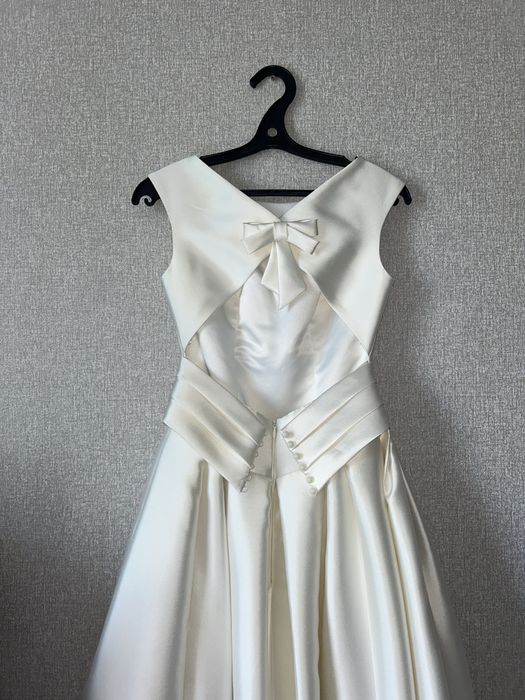 Свадебное платье со шлейфом