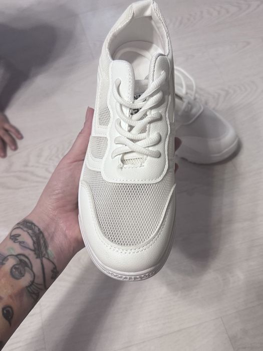 Продам кроссовки