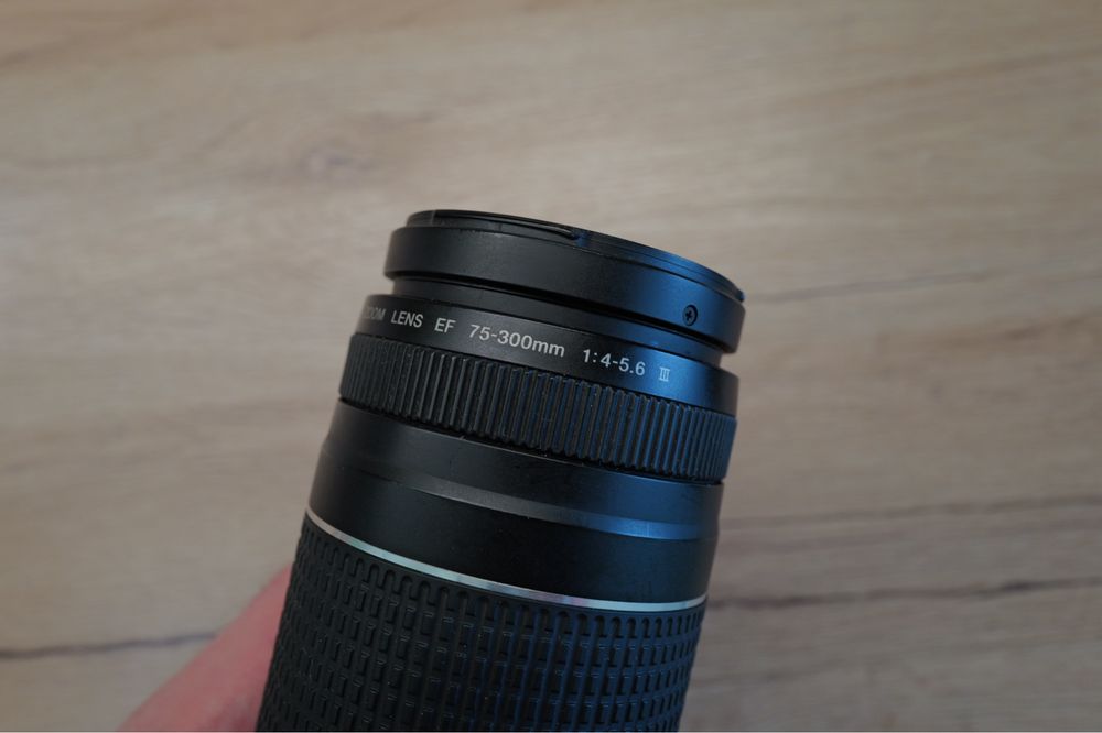 Obiectiv foto Canon  EF 75-300mm 1:4-5.6 III stare buna