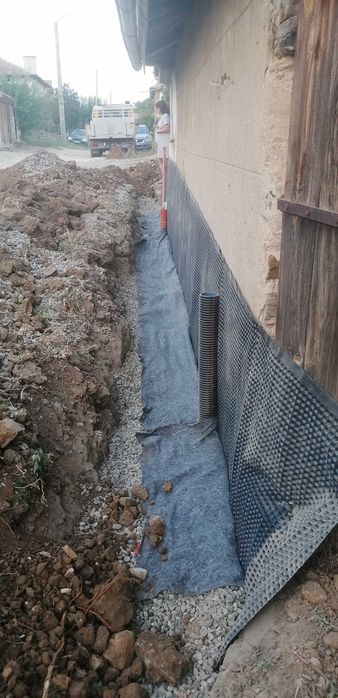 Услуги със багер, хидравличен чук, тристранен самосвал и пътна помощ