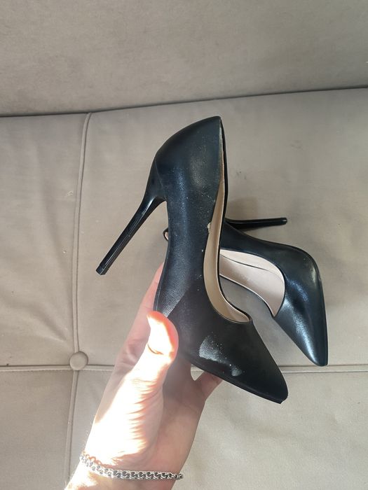 Несколько пар летних обувей