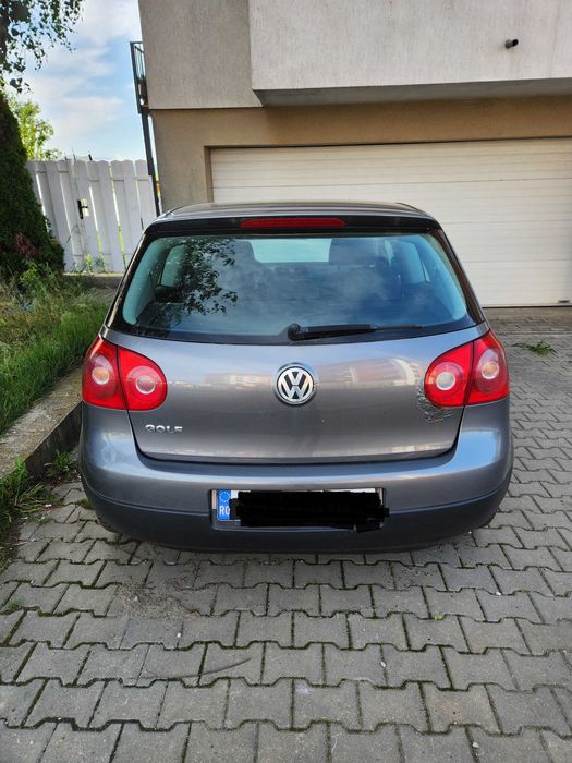 Vând VW Golf 5 gri metalizat, 2005, cutie manuală, 600 euro