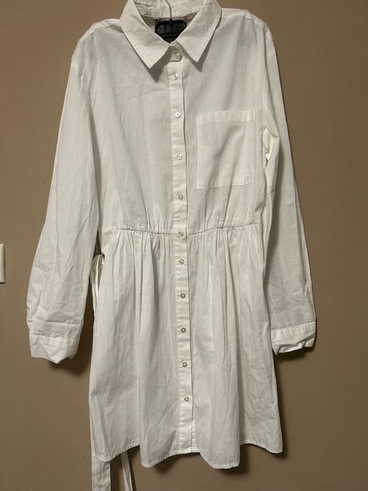 Бяла рокля Stradivarius