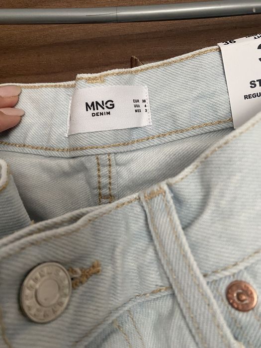 Blugi Mango-noi, cu eticheta