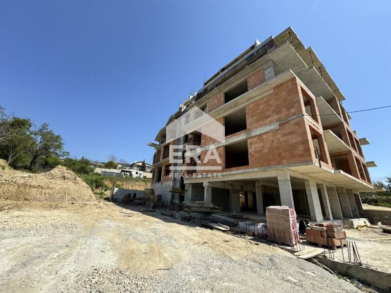 Продава се Тристаен апартамент в Варна, Левски - 181 кв.м за 1688 €/кв.м - Снимка #2