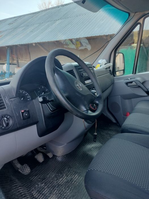 Vând Mercedes  - Benz Sprinter 209