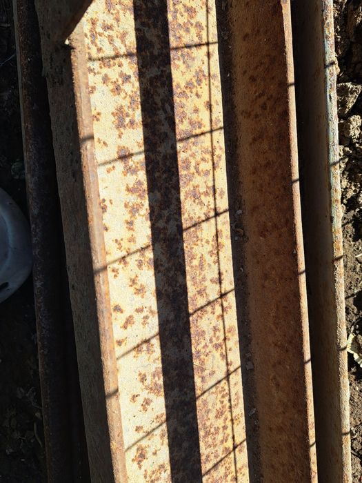 Продам швелер 2шт по 3.2метра по 10000 за шт