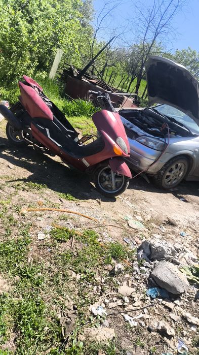 Dezmembrez Yamaha majesty 125cc