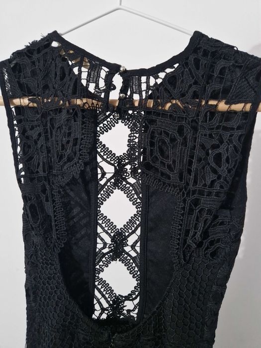 Rochie din dantela cu spatele gol