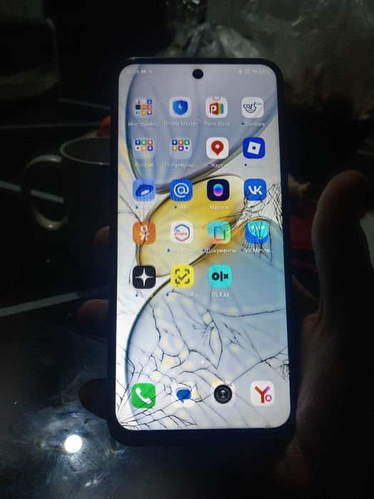 Телефон Tehno spark