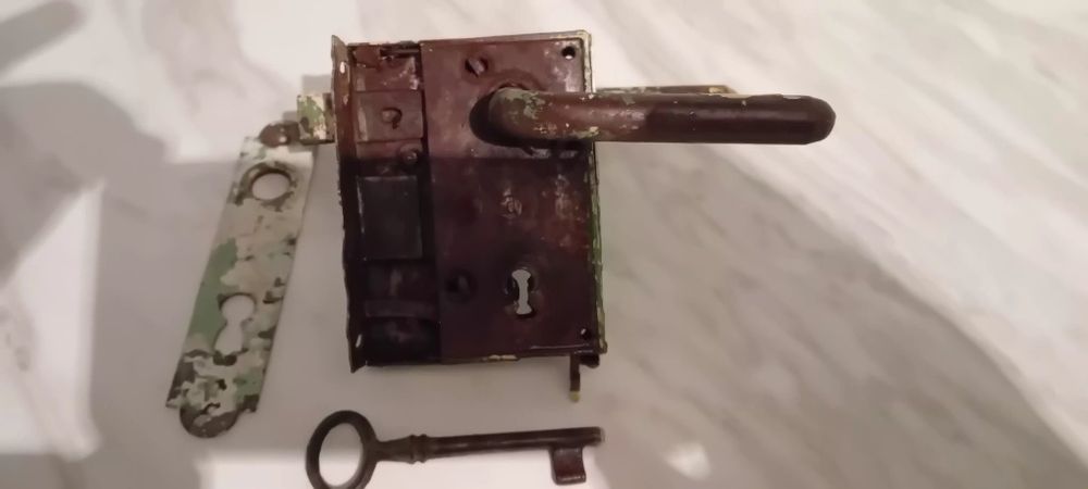 Ретро работеща брава