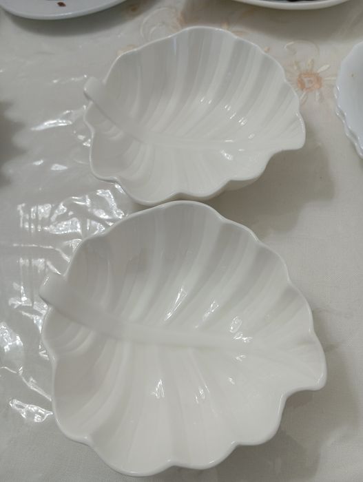 Набор посуды для сервировки стола