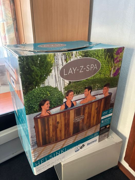 Jacuzzi gonflabil cu hidromasaj