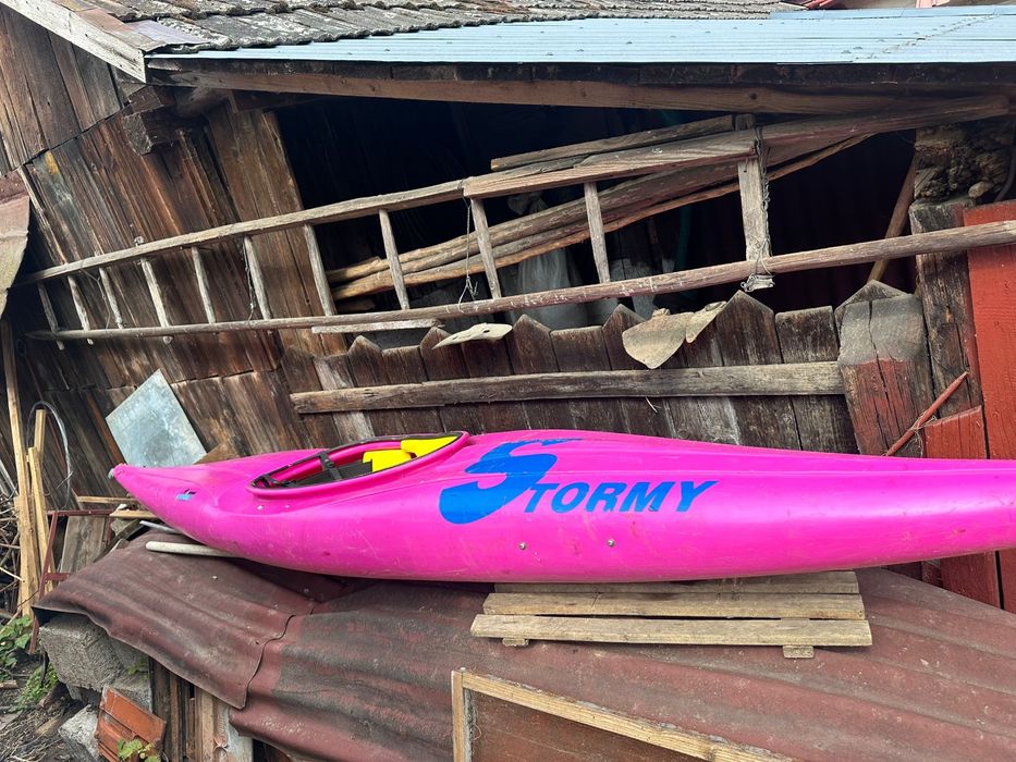 Caiac din fibra de sticla