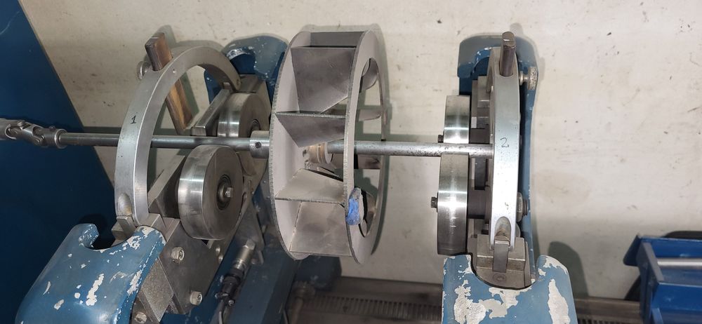 Echilibrare dimamica in doua plane si analizor de vibratii  CEMB