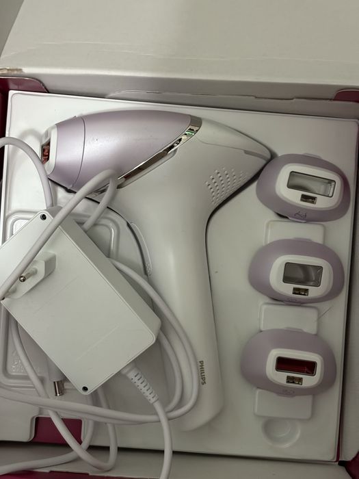 Фотоепилатор Филипс Lumea 8000 BRI947/00