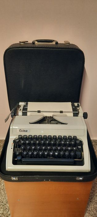 Mașină de scris Erika impecabilă