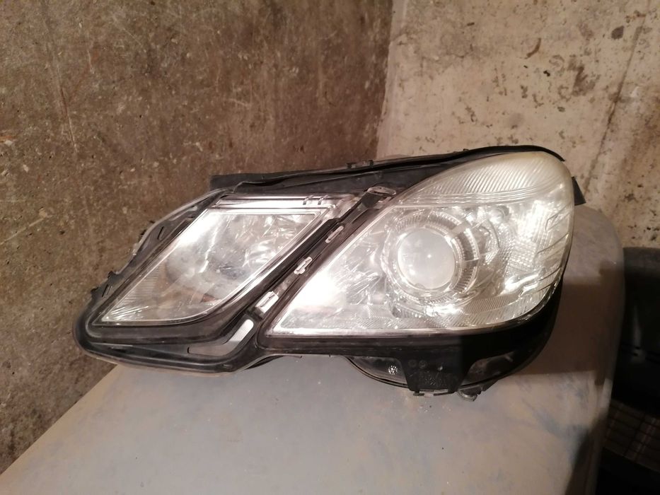 Фарове за Мерцедес 220е 2009г.