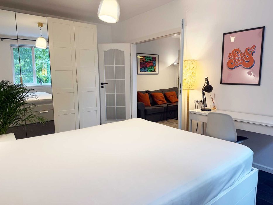 Proprietar, vând apartament central 3 camere la cheie, et. 2/3, liniștit și verde (curte interioară) – Horea 18
