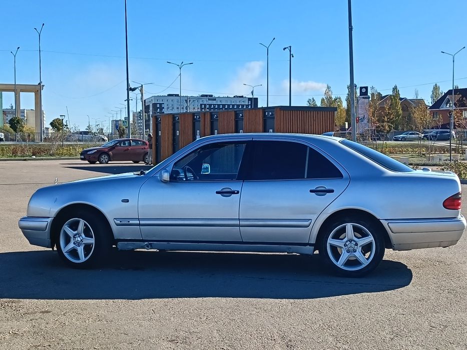 Продам Mercedes-Benz E320 4Matic, 1997 г.