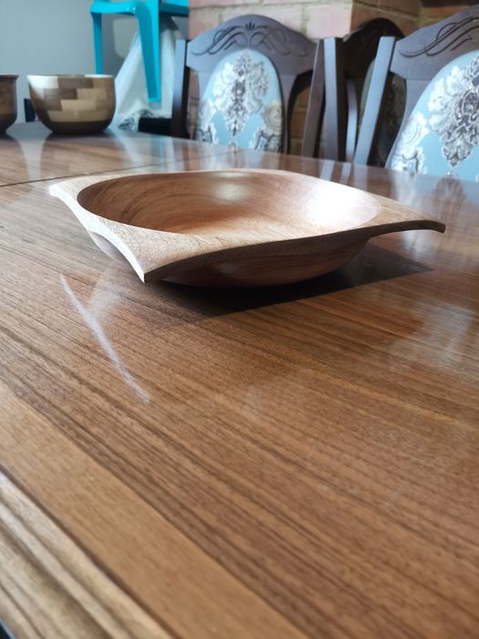 Farfurie din lemn, alte modele in celelalte anunturi ale mele.